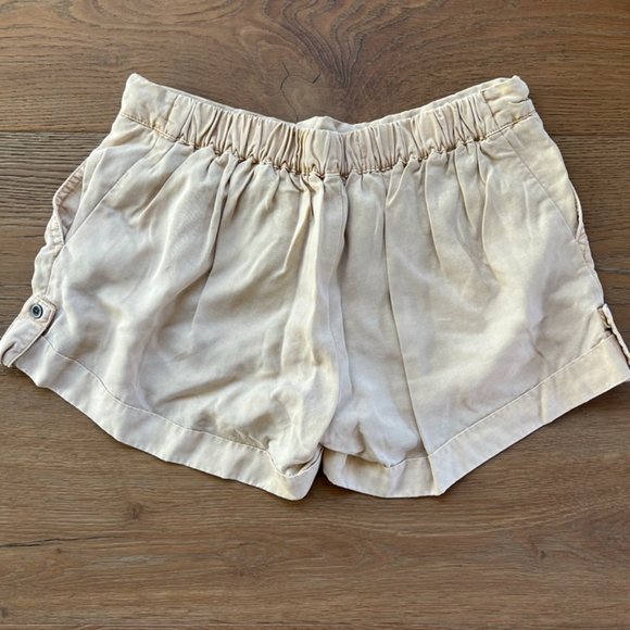 Tan cuffed shorts - Picture 3 of 3
